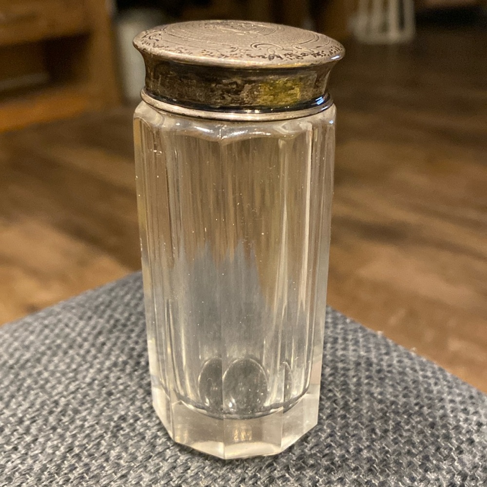 Beveled powder jar with sterling silver top - Picture 1 of 3